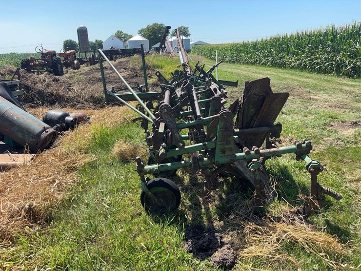 john-deere-front-mounted-cultivator-image-4