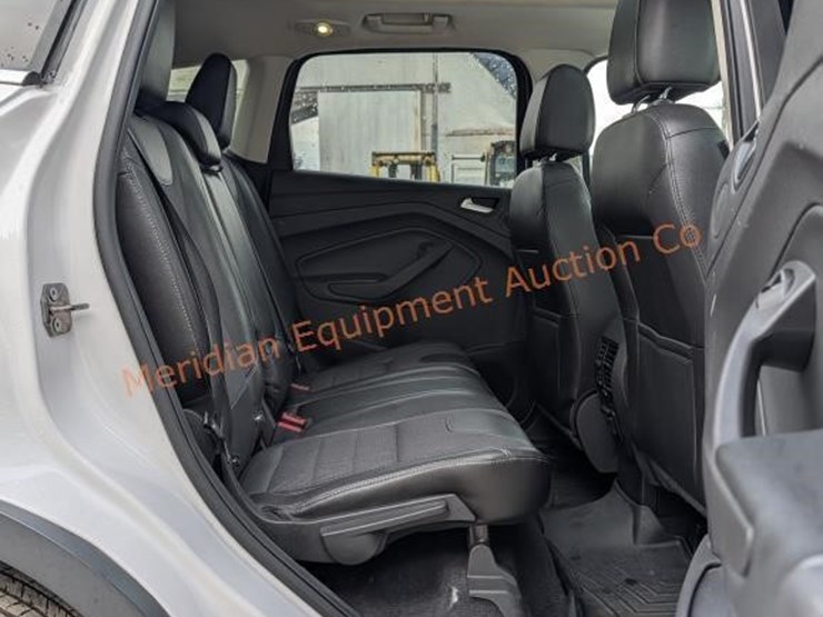 2015-ford-escape-se-image-24