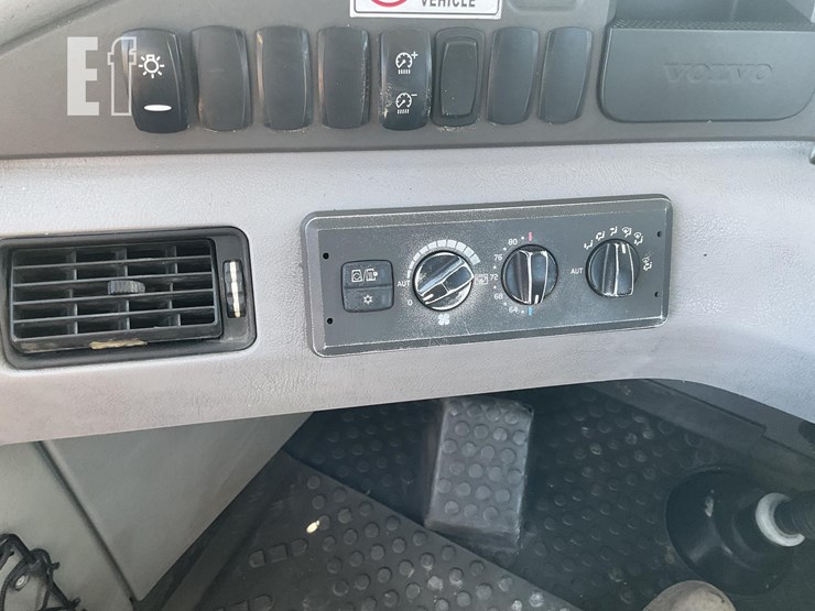 2015-volvo-a25g-image-13