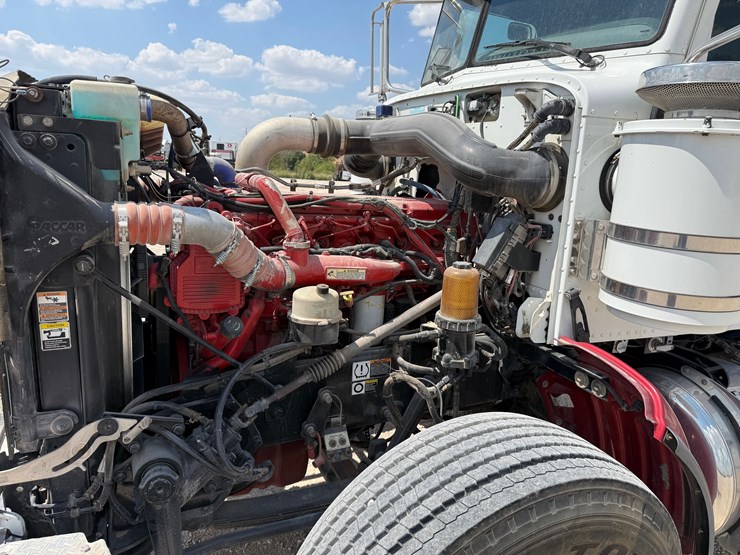 2012-peterbilt-367-image-31