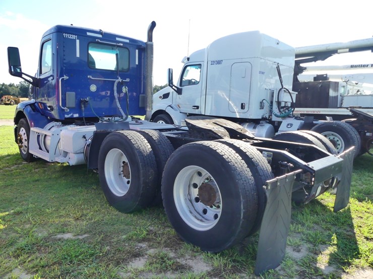 2017-peterbilt-579-image-4