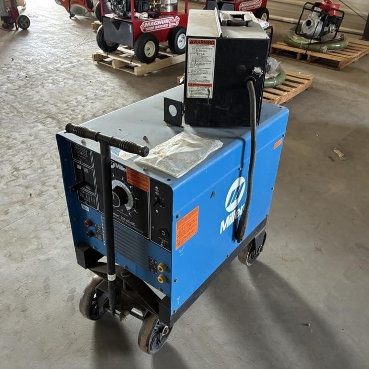 Miller Dialarc 250 AC/DC Welder