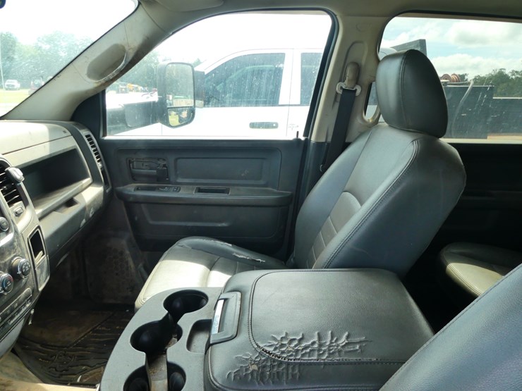 2017-dodge-ram-3500-image-15