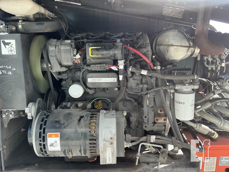 2021-jlg-400s-image-13