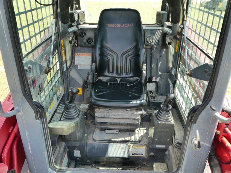2019-takeuchi-tl8-image-13