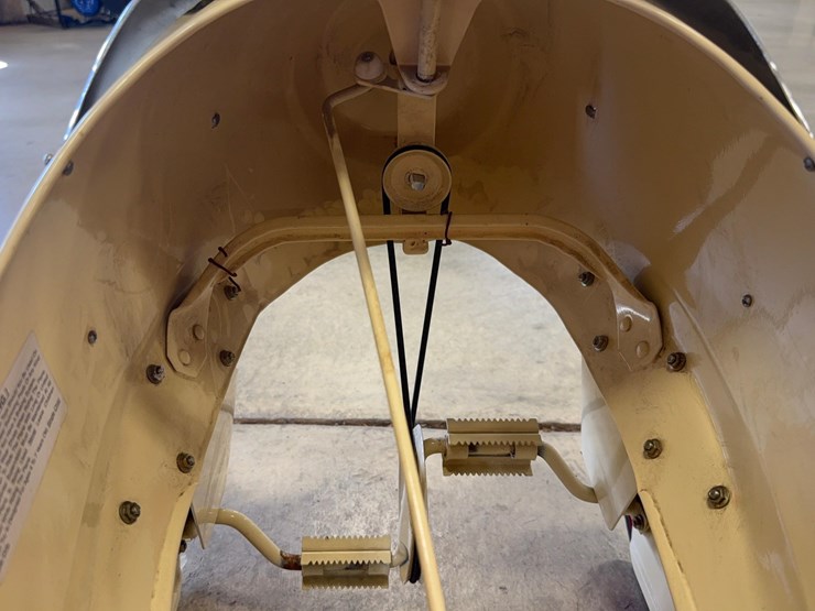 airflow-collectibles-gee-bee-no.-7-pedal-airplane-image-7