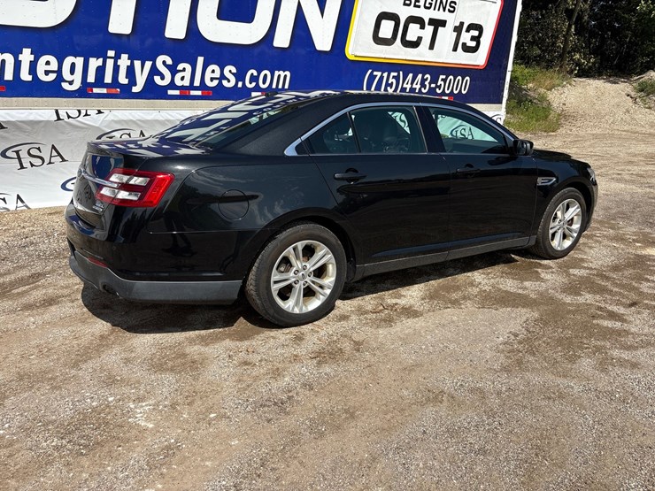 #2642-•-2013-ford-taurus-sedan-image-5