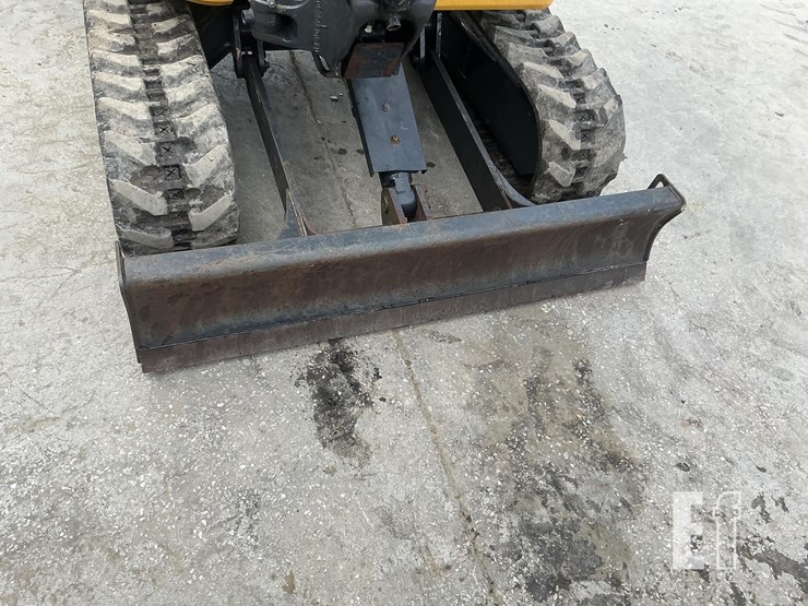 2020-deere-26g-image-12