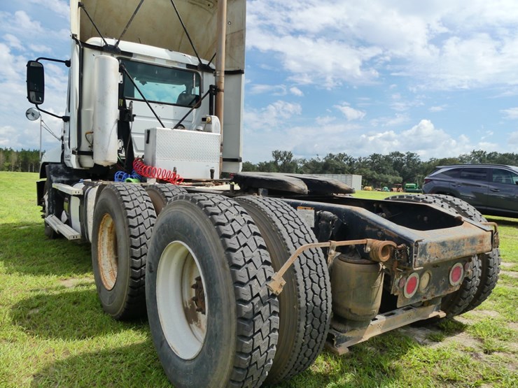 2012-mack-cxu613-image-4