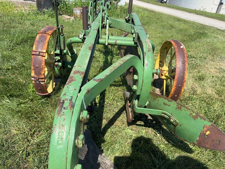 john-deere-12-image-23