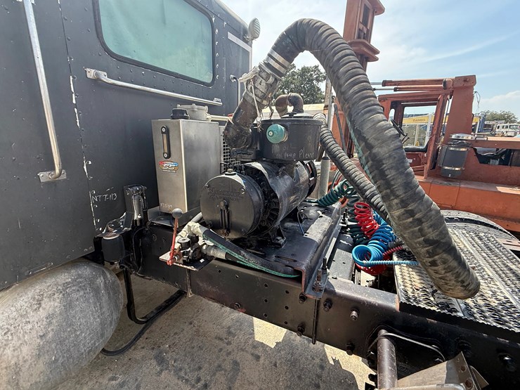 2002-peterbilt-379-image-7