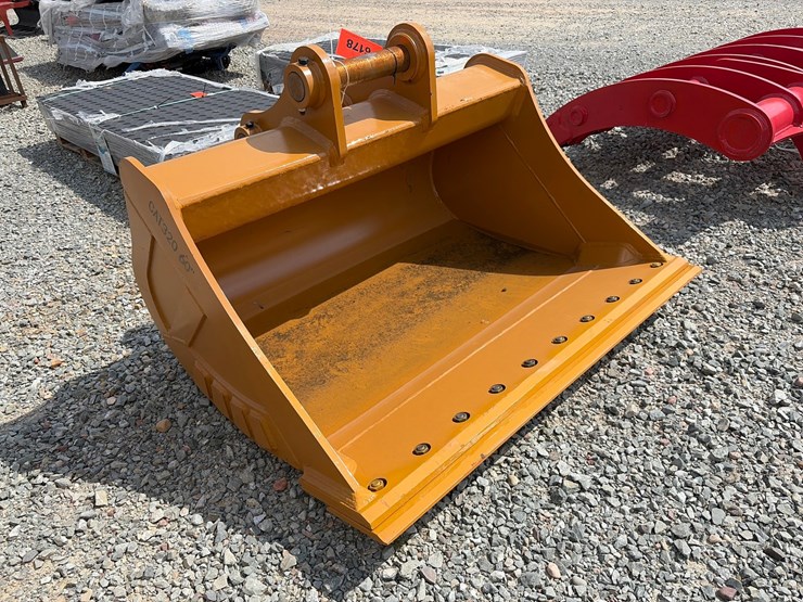 caterpillar-320-image-4