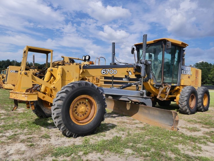 2005-deere-670d-image-1