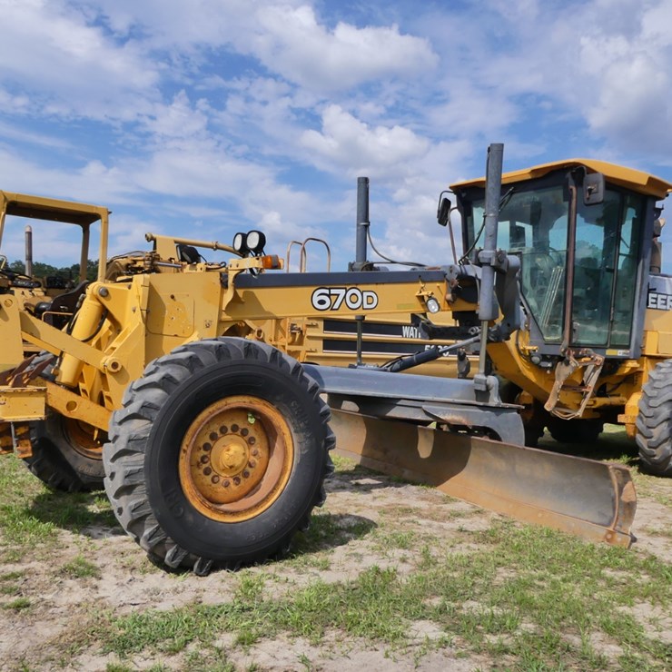 2005 DEERE 670D