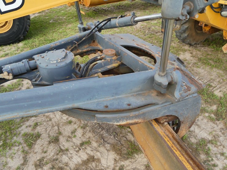 2005-deere-670d-image-6