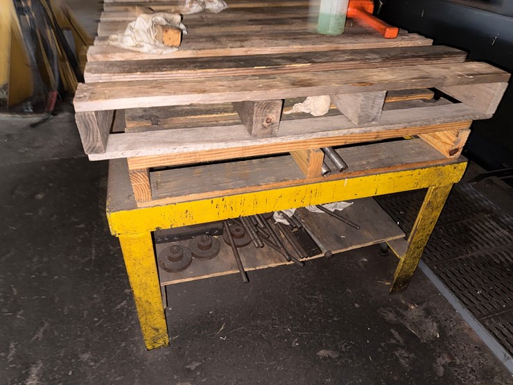 (2)-4’x3’x2’-metal-open-top-work-tables-&-(4)-wood-pallets-image-2