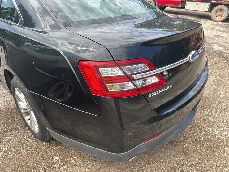 #2645-•-2012-ford-taurus-sedan-image-14