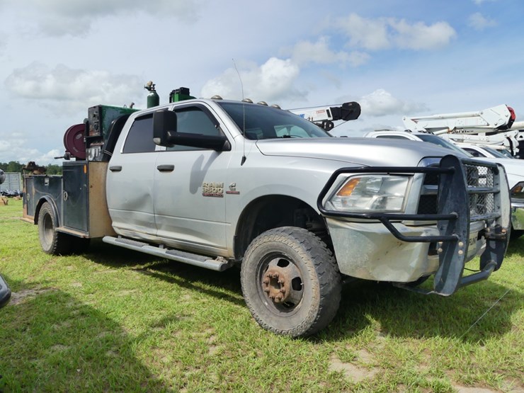 2017-dodge-ram-3500-image-1