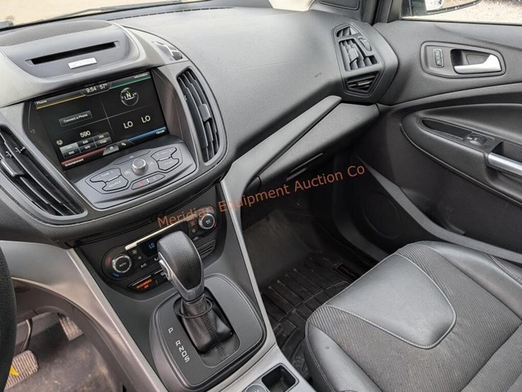 2015-ford-escape-se-image-17