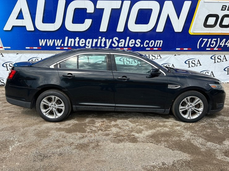#2645-•-2012-ford-taurus-sedan-image-6