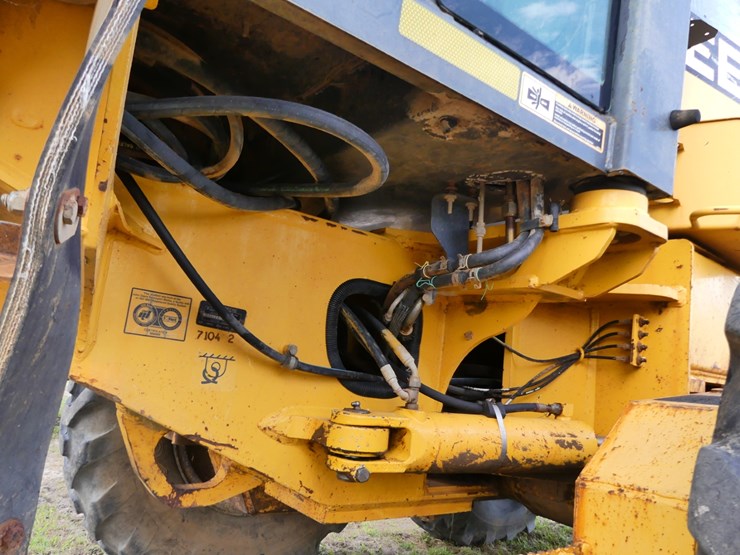 2005-deere-670d-image-9