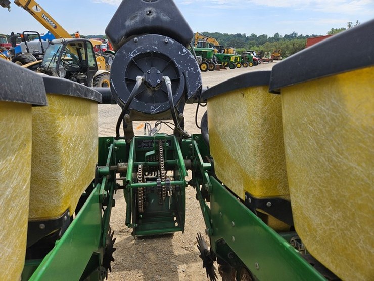 john-deere-7200-image-44