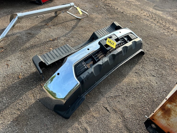 #2791-•-front-and-rear-unused-truck-bumpers-image-3