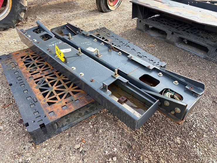 #2714-•-straight-screed-plate-assembly-image-3