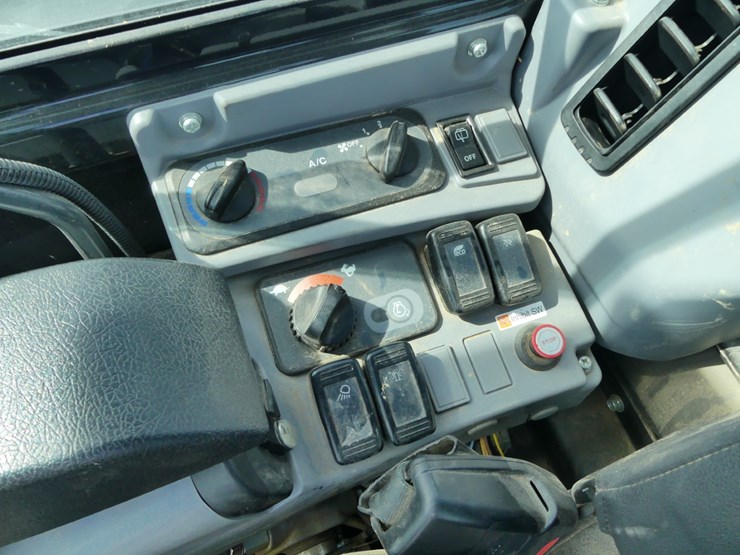2024-kubota-kx040-4-image-16
