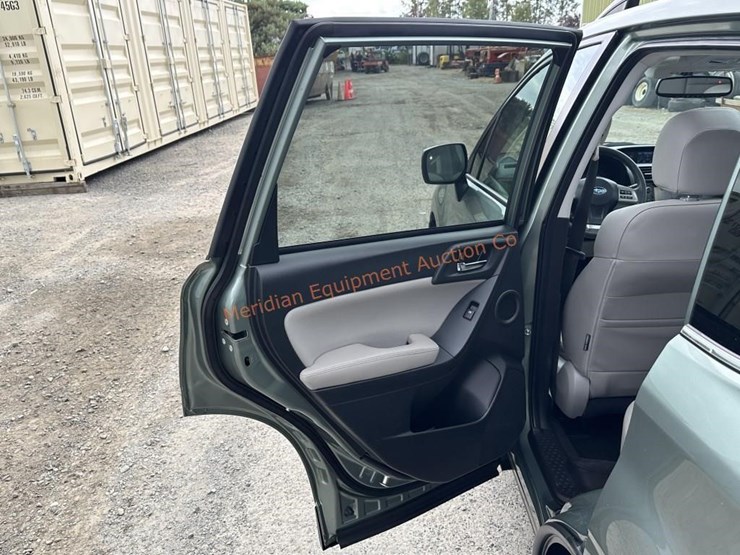 2015-subaru-forester-image-18