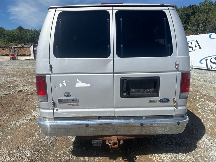 2010-ford-e350-image-4