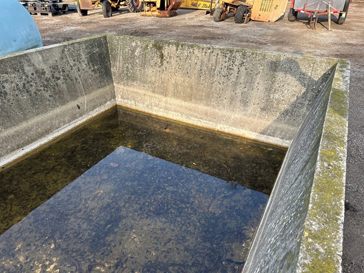 #2776-•-approx-86"w-x-164"l-concrete-basin-image-6