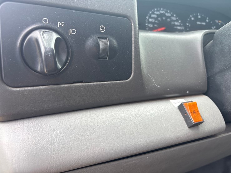2004-ford-f350-image-32