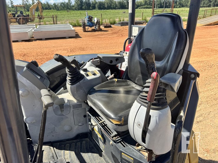 2018-deere-35g-image-6