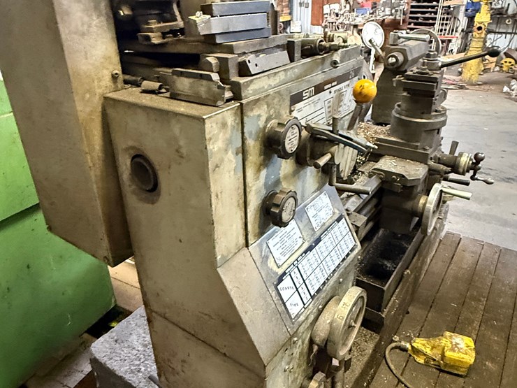standard-modern-tool-co.-model-41570-26”x30”-bench-lathe-image-4