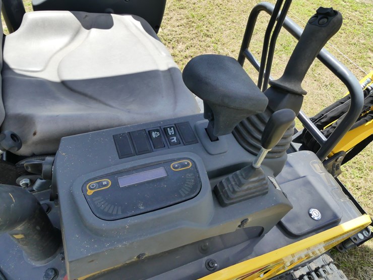 2023-new-holland-e17c-image-14