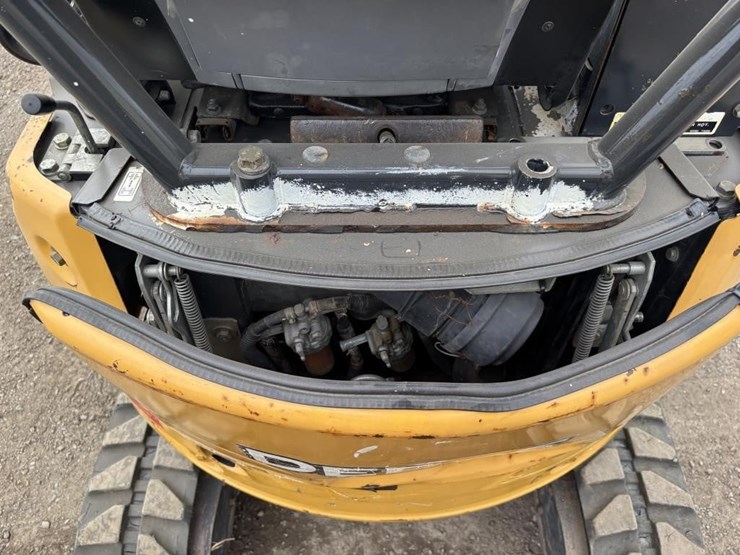 2016-deere-17g-image-38