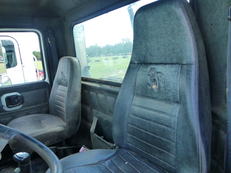 2000-mack-ch612-image-9
