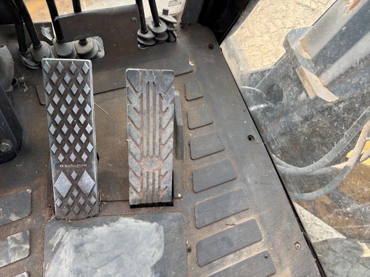 2009-deere-772g-image-60