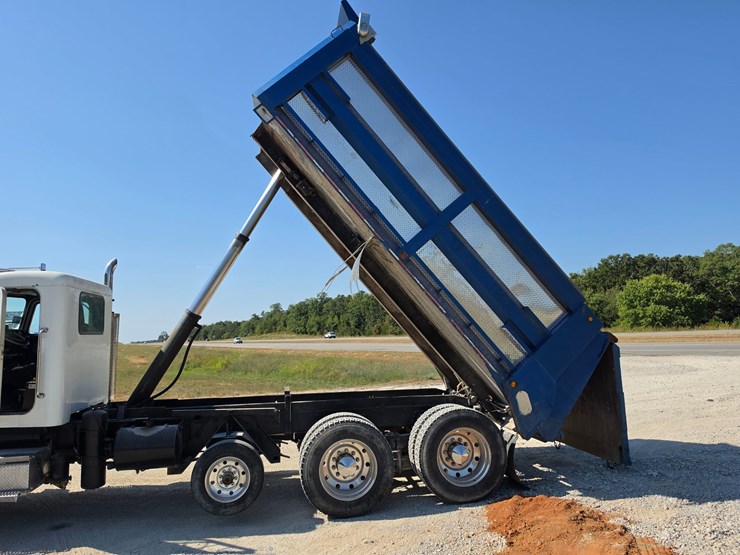 1985-peterbilt-359-image-13