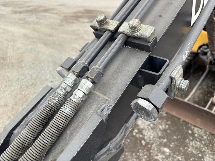 2016-deere-17g-image-15