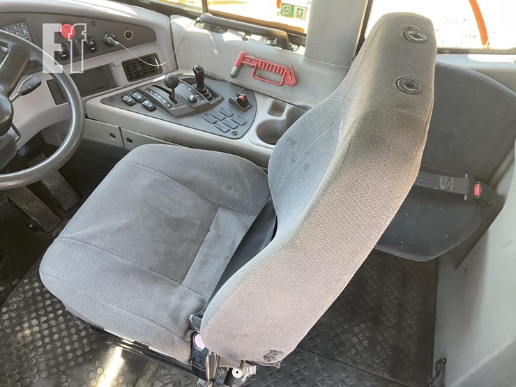 2015-volvo-a25g-image-9