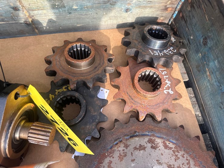 #2726-•-misc-gears,-sprockets,-bushings,-and-more-image-7