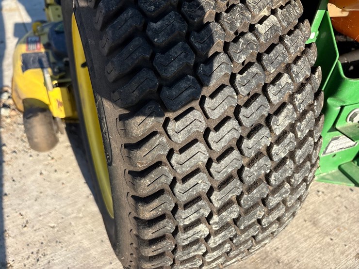john-deere-345-image-50