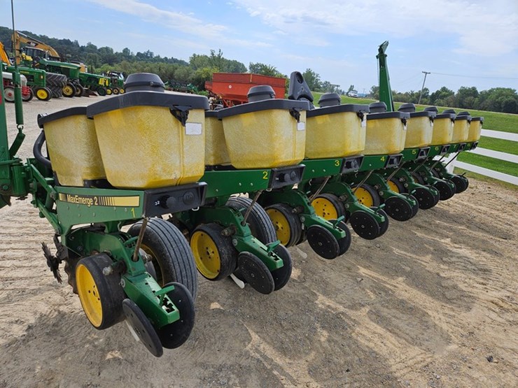 john-deere-7200-image-45