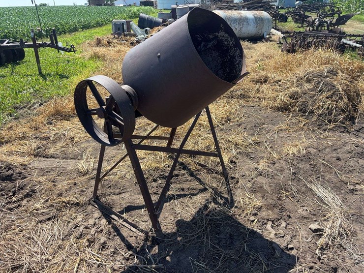 belt-powered-cement-mixer-image-1
