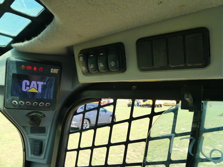 2022-caterpillar-299d3-image-16
