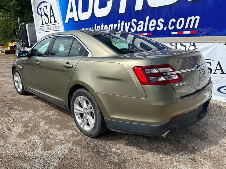 #2644-•-2013-ford-taurus-sedan-image-3