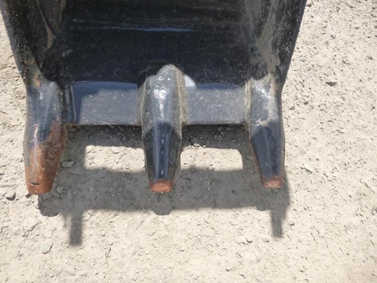 caterpillar-12-image-6