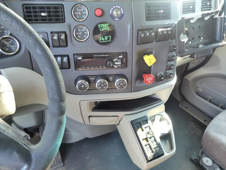 2018-peterbilt-579-image-16